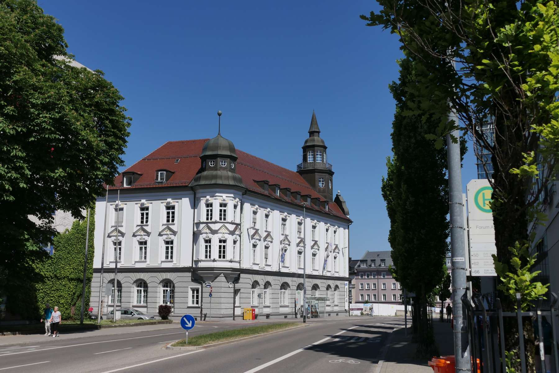 Haus mit Erker auf dem Weg zur Innenstadt