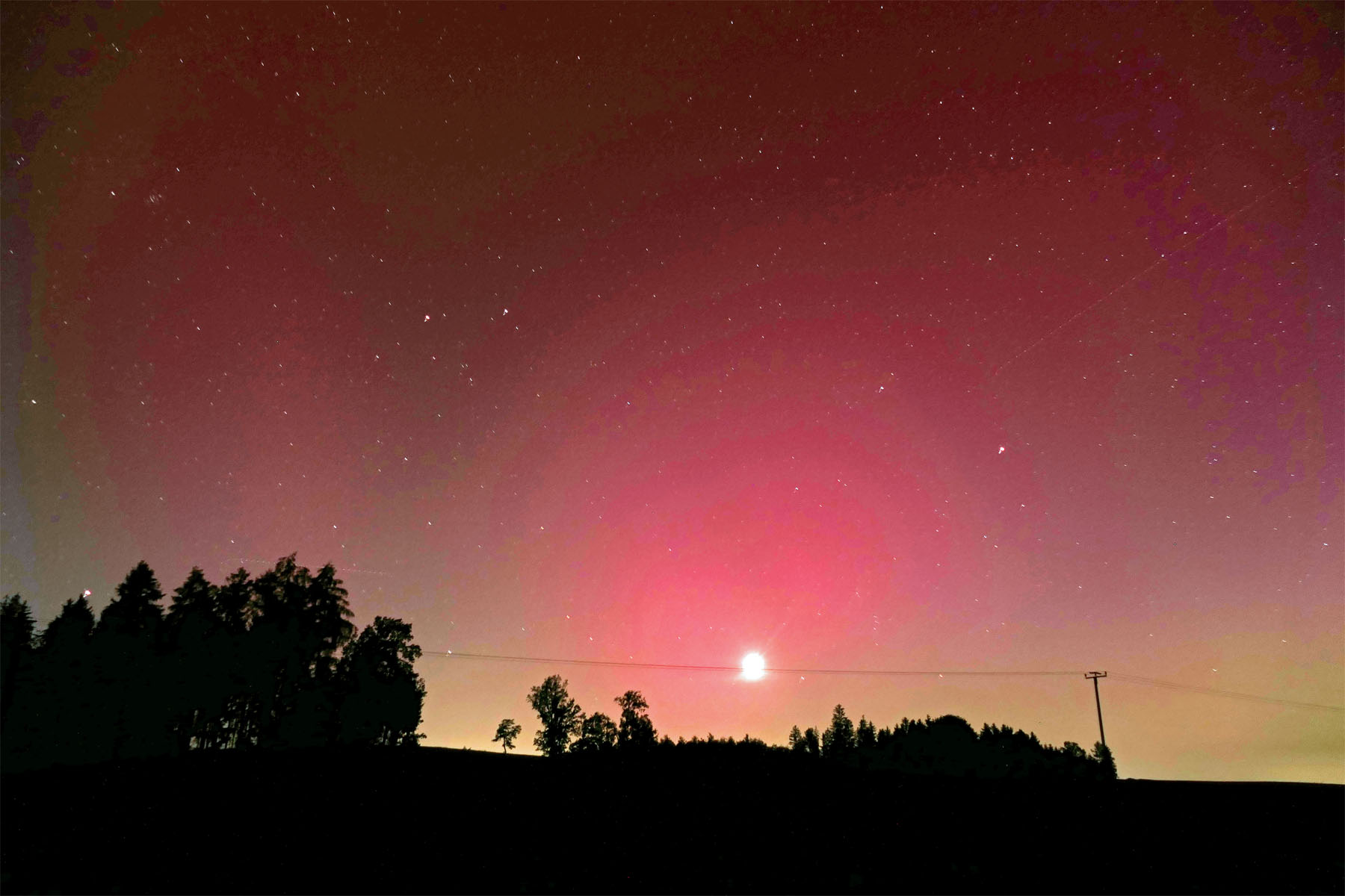 Polarlicht 1, der helle Punkt ist der Mond